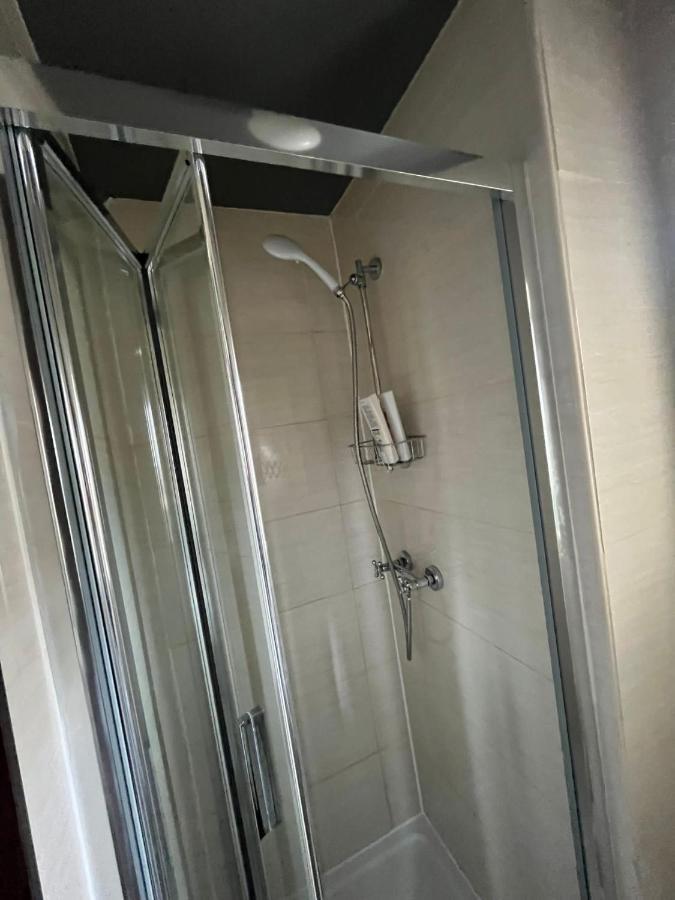 Upstairs Studio - Private Kitchenette And Small En-Suite 都柏林 外观 照片